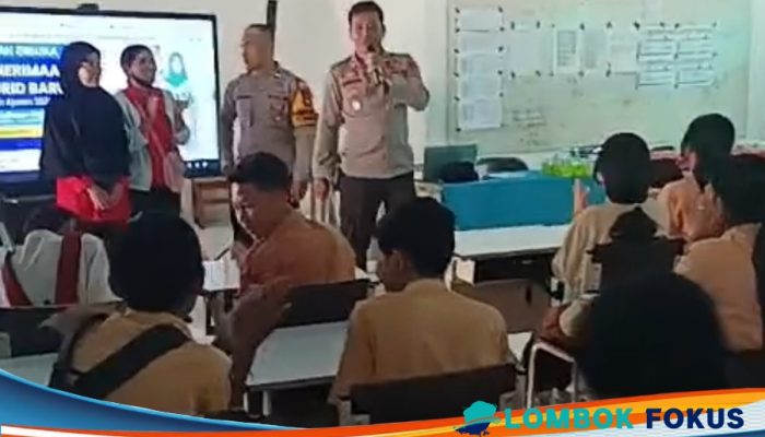 Polri Sosialisasi SMA Kemala Taruna Bhayangkara di SMPN 2 Gunungsari