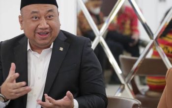 H. Lalu Hadrian Irfani Unggul, Sari Yuliati Tempel Ketat