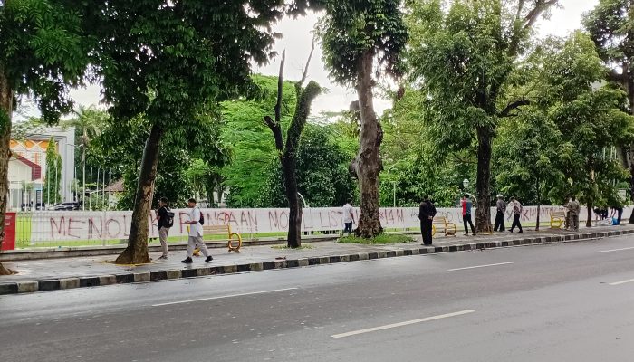 Polemik Sewa Mobil Listrik Rp 14 Miliar, Gerindra Pasang Badan, Mahasiswa Protes