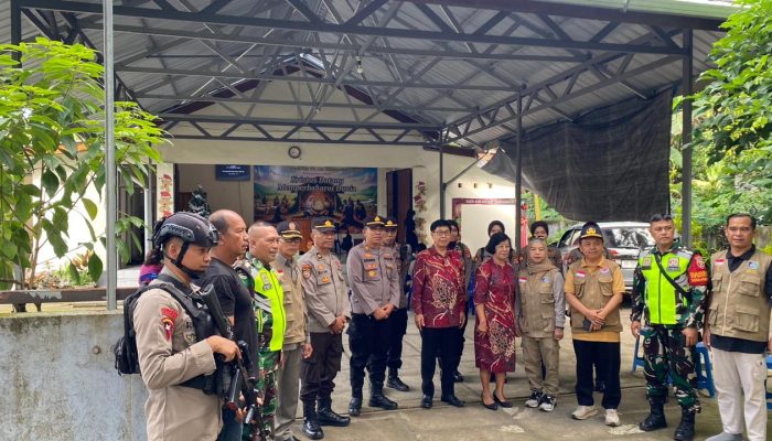 Polsek Narmada Siaga sejak Pagi Jaga Khidmat Natal 2025 di Suranadi