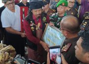 Laskar Sasak Anugerahkan Gelar “Djero Pengkrakse Adhyaksa” kepada Kajati NTB