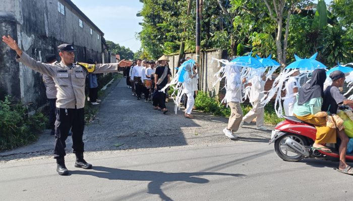 Karnaval SMAN 2 Narmada Aman Terkendali Berkat Pengawalan Polisi
