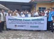 Baksos HPN 2026, PWI NTB Bersama MIM Foundation Salurkan 340 Paket Sembako untuk Korban Banjir Desa Kabul