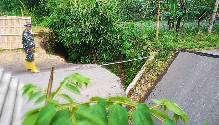 Hujan Lebat Dengan Intensitas Tinggi di Desa Lendang Nangke Utara, Akibatkan Sebuah Jembatan Terputus