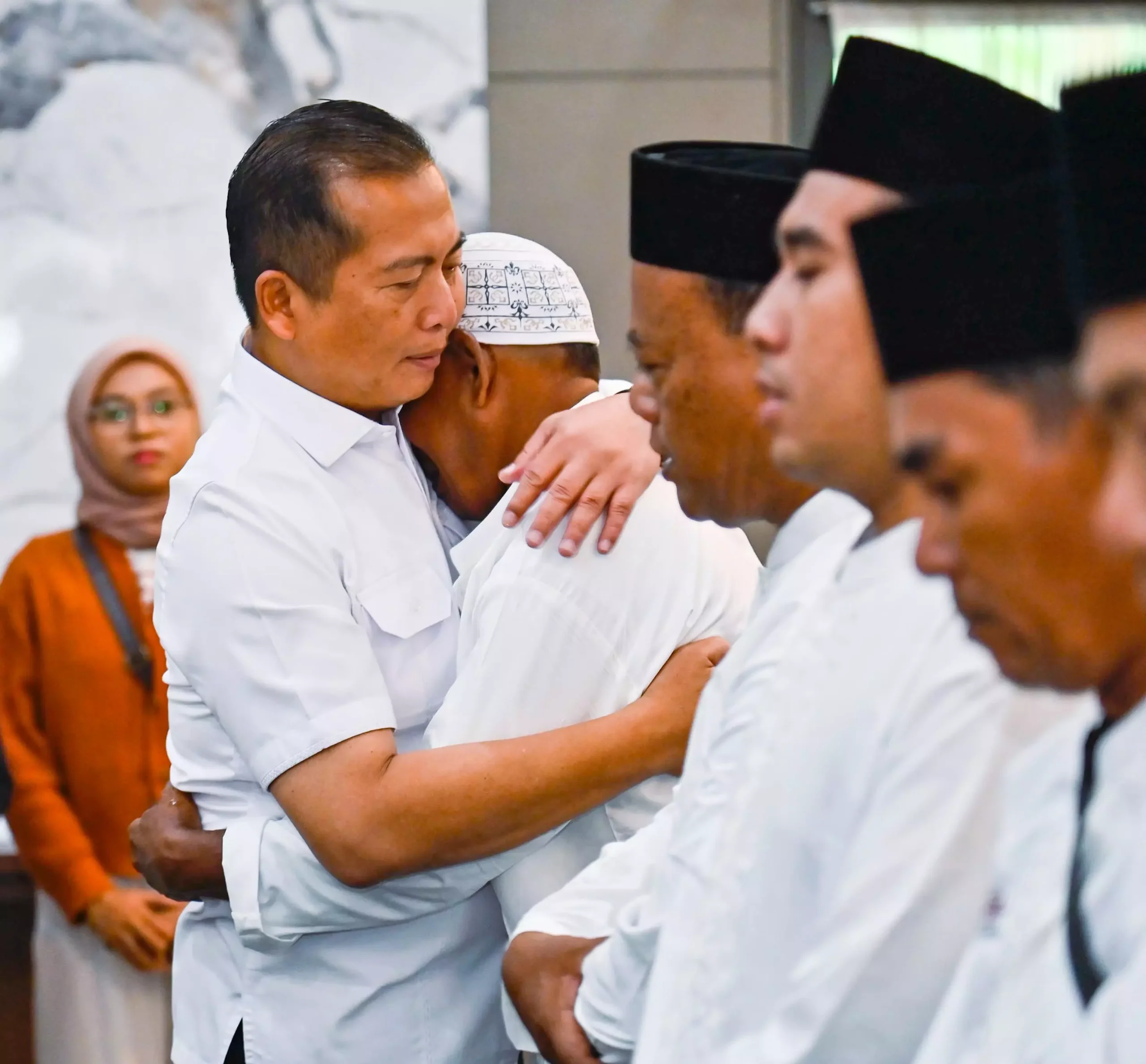 Gubernur Miq Iqbal Lepas 33 Jamaah Umrah Hadiah Pribadi HUT NTB ke-67