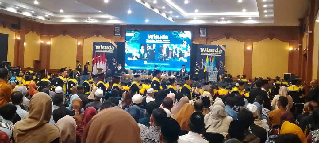Wisuda UT Mataram