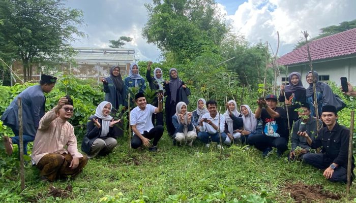 IPPNU NTB Tanam 400 Pohon di Gunung Bongak, Gaungkan Gerakan “IPPNU Menanam, Generasi Menjaga”
