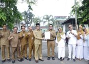 Wabup Loteng Serahkan Ambulans Jenazah Gratis ke RSUD Praya, Pelayanan Kesehatan Kian Ditingkatkan