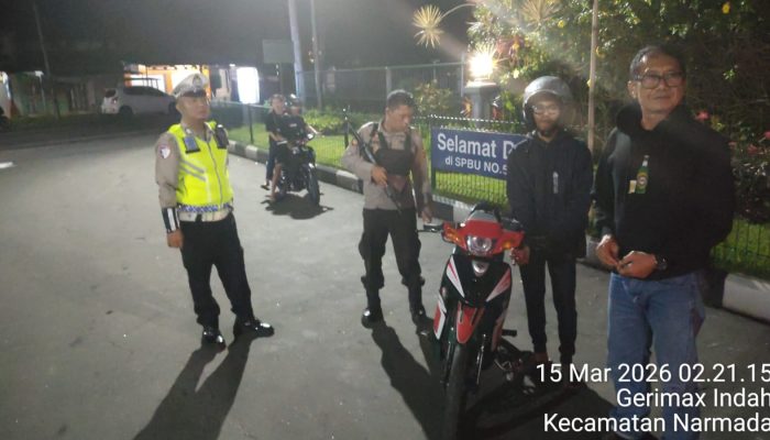 Kapolsek Narmada Pimpin KRYD Dini Hari, Polisi Sisir Titik Rawan Balap Liar