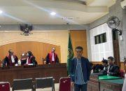 Keterangan Foto : Terdakwa dugaan gratifikasi DPRD NTB M Nashib Ikroman usai mendengarkan pembacaan putusan sela di Pengadilan Negeri Mataram, Kamis (2/4/2026)