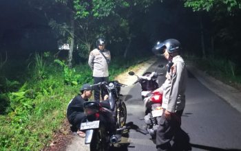 Patroli Malam Polsubsektor Keru, Polisi Sapa Warga hingga Dini Hari