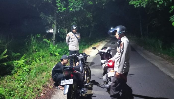 Patroli Malam Polsubsektor Keru, Polisi Sapa Warga hingga Dini Hari
