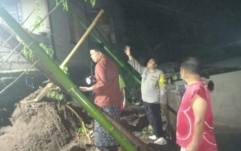 Talut Ambrol Timpa Rumah Warga di Gunungsari, Polisi Langsung Turun Cek Lokasi