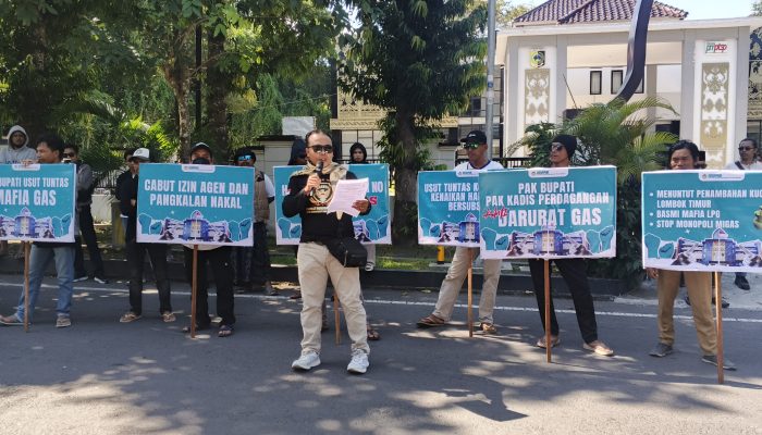 Protes Kelangkaan Gas LPG 3 Kg, Aliansi GEMPUR Gelar Aksi di Depan Kantor Bupati Lombok Timur