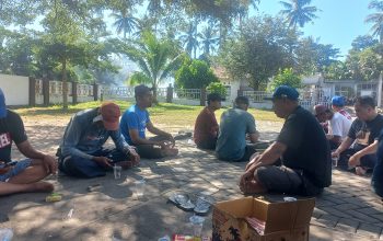 Warga Griya Menang Asri Gotong Royong Bersihkan Masjid Jelang Idul Adha