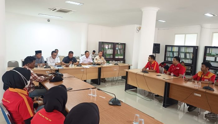 Ratusan Karyawan Alfamart Mengadu ke DPRD Loteng, Khawatir Terkena PHK
