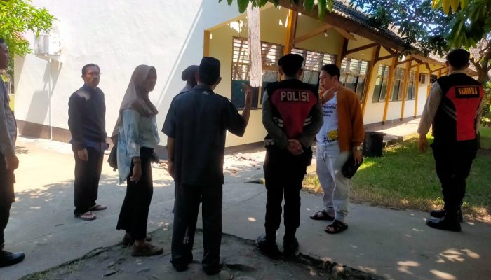 Ruang Guru SMAN 1 Lingsar Ambruk, Polsek Lingsar Sterilkan Area
