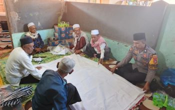 Bhabinkamtibmas Sisipkan Edukasi Cegah Penipuan Online saat Sambang Duka
