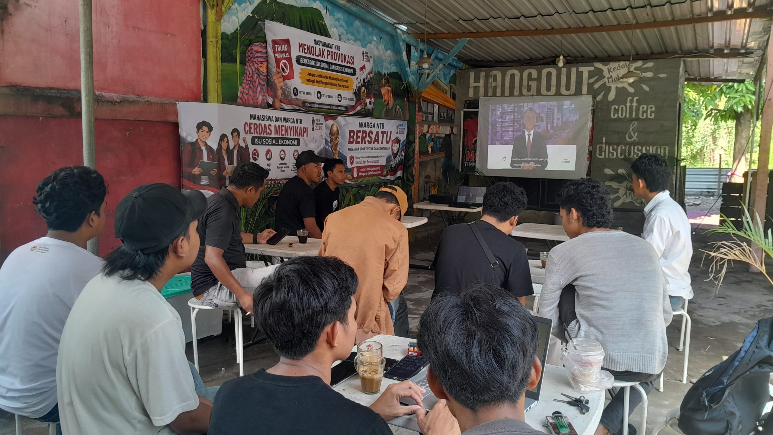 Nobar Piala Dunia 2026 di Mataram, Mahasiswa dan Pemuda Tangkal Provokasi Sambil Ngopi