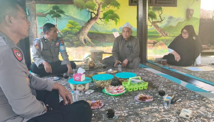 Rangkul Tokoh Agama, Kapolsek Gunungsari Perkuat Sinergi Jaga Kamtibmas