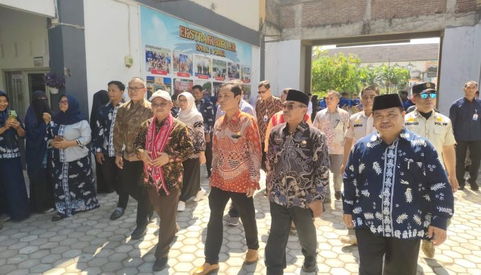 Menteri Pendidikan Hadiri MPLS SMAN 2 Praya, Tinjau Revitalisasi dan Tekankan Pendidikan Karakter
