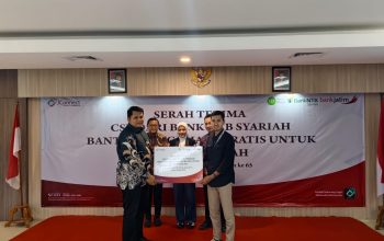 Wujud Sinergi dan Kepedulian Sosial, Bank Jatim Bersama Bank NTB Syariah & IZI Salurkan Bantuan Kacamata Gratis bagi Pelajar di Jawa Timur