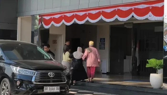 KPK Periksa Mantan Wabup Lombok Barat Hj Sumiatun di BPKP NTB