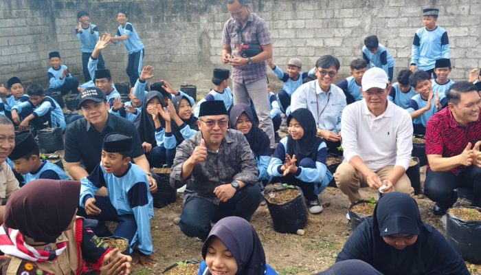 Pemkab Lombok Tengah Luncurkan Program BESTI untuk Kendalikan Inflasi Lewat Gerakan Tanam Cabai di Sekolah