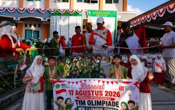Wabup Lepas Ribuan Siswa MIN 1 Loteng, Karnaval Kemerdekaan Berlangsung Meriah
