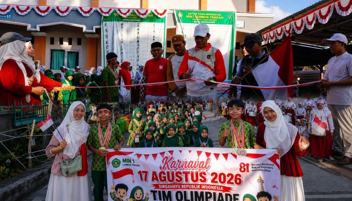 Wabup Lepas Ribuan Siswa MIN 1 Loteng, Karnaval Kemerdekaan Berlangsung Meriah