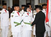 32 Paskibraka Lombok Timur Dikukuhkan, Bupati Tekankan Disiplin dan Pengabdian