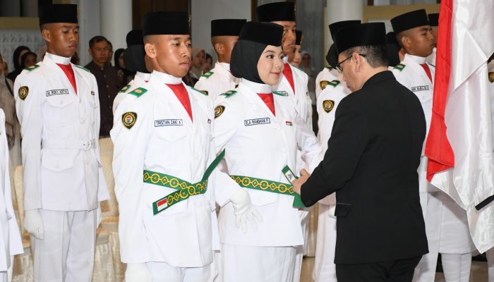 32 Paskibraka Lombok Timur Dikukuhkan, Bupati Tekankan Disiplin dan Pengabdian