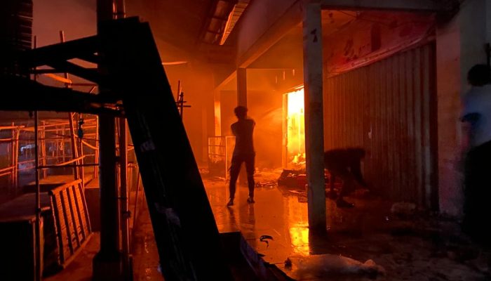 Laporan Kebakaran Ruko di Keruak Langsung Ditangani Setelah Polisi Menerima Laporan 110
