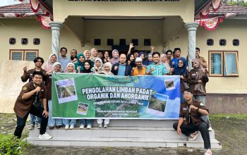 Ubah Pekarangan dan Botol Bekas Jadi Sumber Pangan, Tim Fatepa Unram Latih Warga Aikmel Bertanam Hidroponik