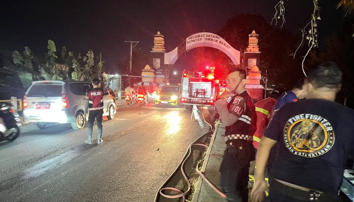 Api Berkobar di Bawah Jembatan Midang, Polisi Sigap Urai Kemacetan