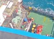 Helikopter Poludara Terbang 80 Mil Evakuasi Jenazah Korban KM Virgo
