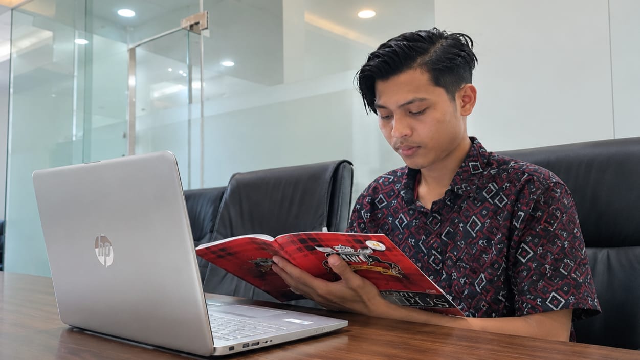 Agus Mulia Bakti, pemuda asal NTB dan alumni UNDIKMA yang meneliti komputasi kuantum