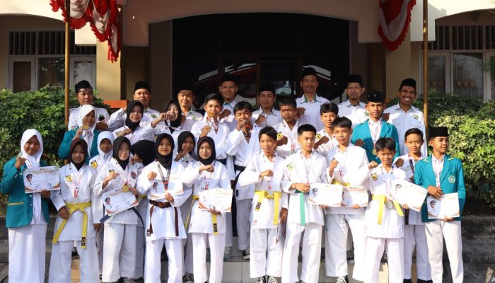 Prestasi Membanggakan! 22 Karateka MTsN 1 Lombok Tengah Bersinar di Bupati Cup 5