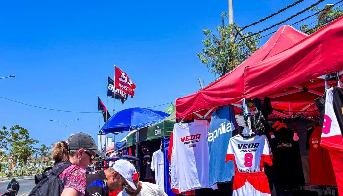 MotoGP Mandalika 2026: Kaus Veda Ega dan Marc Marquez Diminati