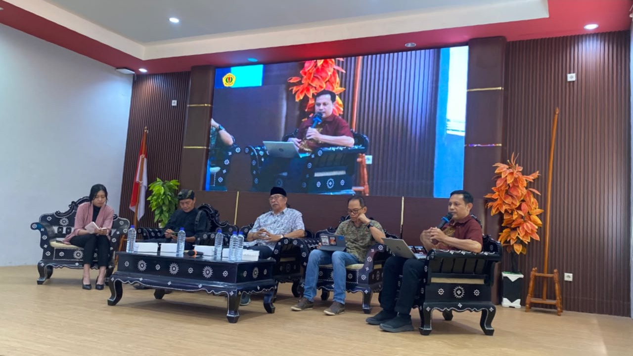 Diskusi Sorot Kamera FHISIP Unram membahas pengakuan masyarakat hukum adat di NTB.